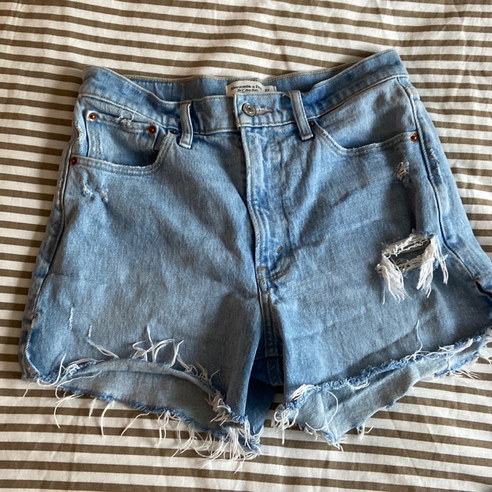 Abercrombie and fitch  4” mom shorts high rise denim